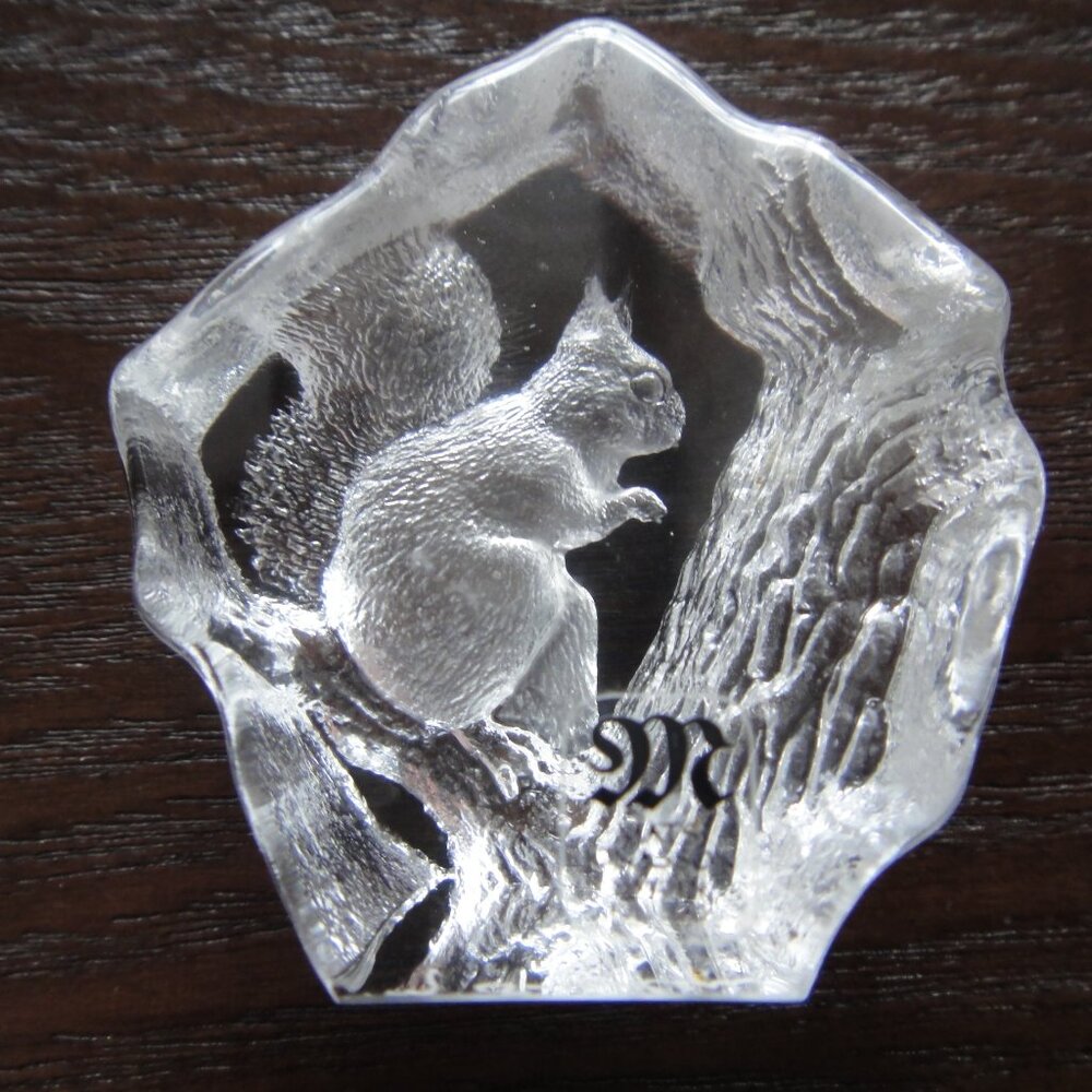 Mats Jonasson  Sweden Full Lead Crystal Paperweight Squirrel Wildlife Miniature